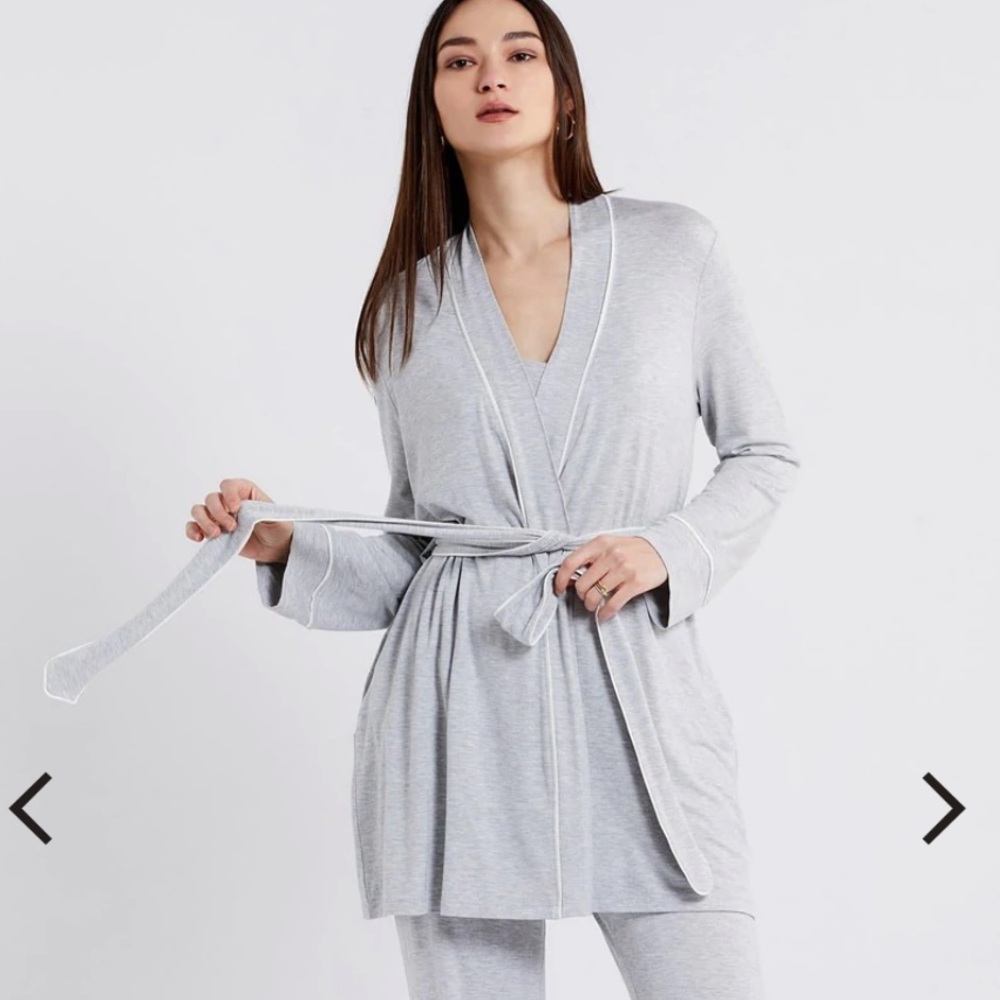 A PEA IN THE POD Sleep robe and cami tank. UEC. Pants not included.